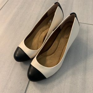 Giani Bernini black and cream pumps 8.5